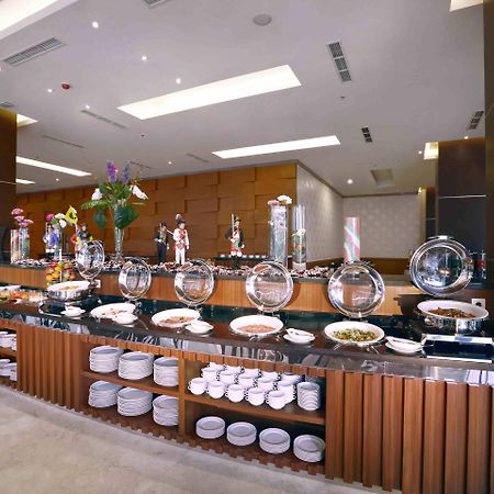 The Alana Yogyakarta Hotel And Convention Center Sleman  Exterior foto
